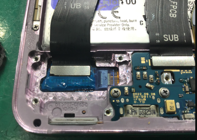 Galaxy S23の修理はデータそのまま・最短即日修理のスマホ修理工房中野ブロードウェイ店にご相談ください！！